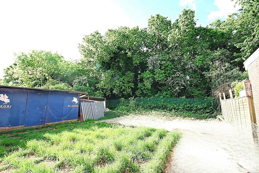 4 Bedroom SEMI DETACHED for Sale in PERIVALE, UB6 7PD