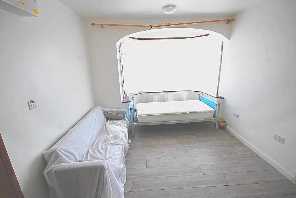 1 Bedroom CONVERTED FLAT to Rent in LONDON, NW10 7HU