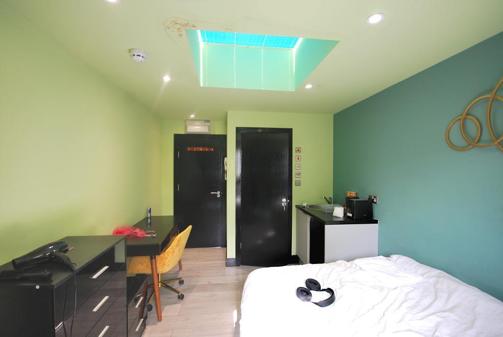 12 Bedroom SEMI DETACHED for Sale in HARROW, HA2 7LT