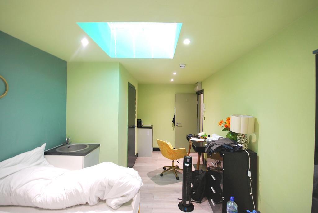 12 Bedroom SEMI DETACHED for Sale in HARROW, HA2 7LT