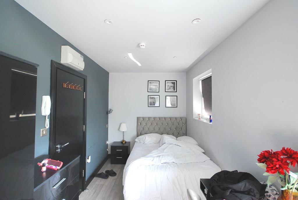 12 Bedroom SEMI DETACHED for Sale in HARROW, HA2 7LT