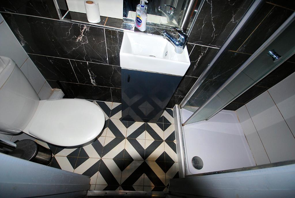 12 Bedroom SEMI DETACHED for Sale in HARROW, HA2 7LT