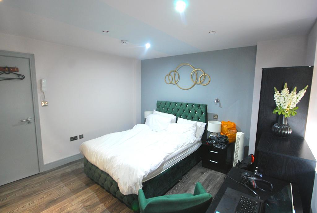 12 Bedroom SEMI DETACHED for Sale in HARROW, HA2 7LT