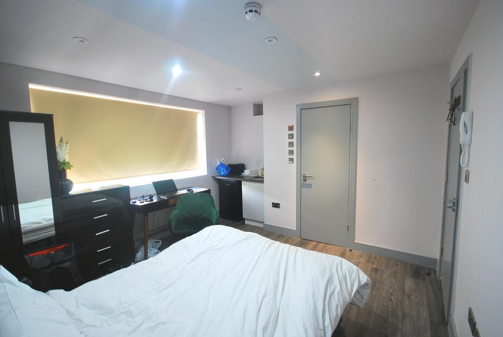 12 Bedroom SEMI DETACHED for Sale in HARROW, HA2 7LT