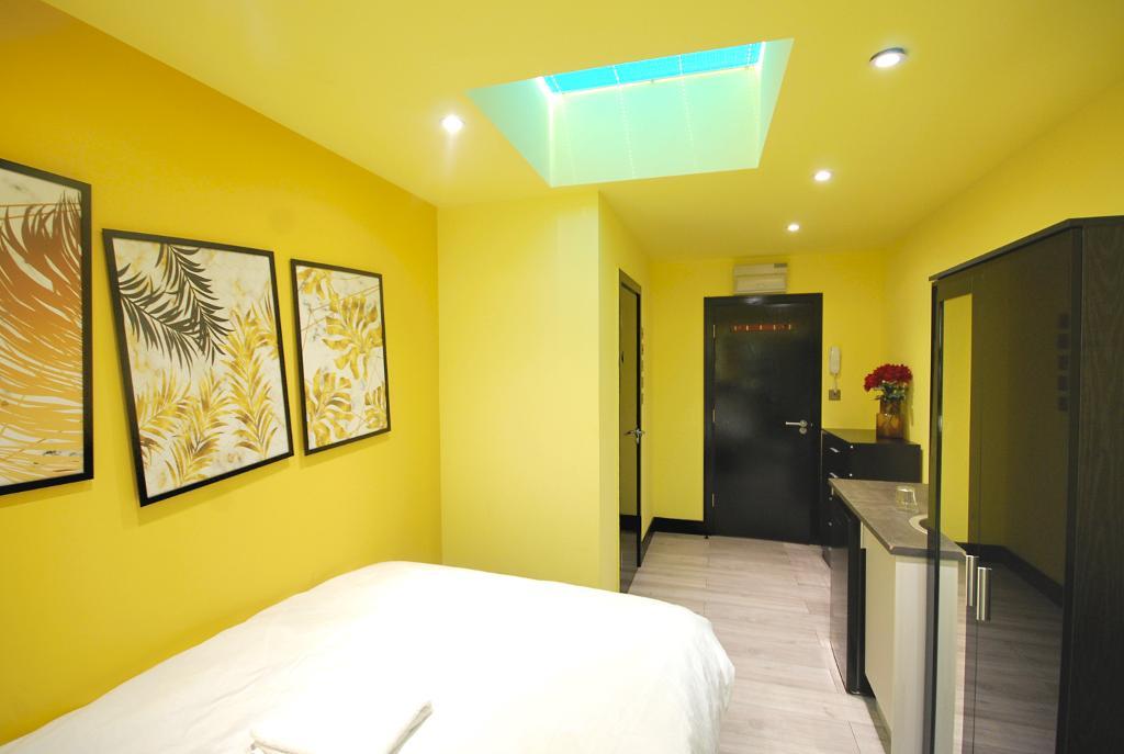 12 Bedroom SEMI DETACHED for Sale in HARROW, HA2 7LT