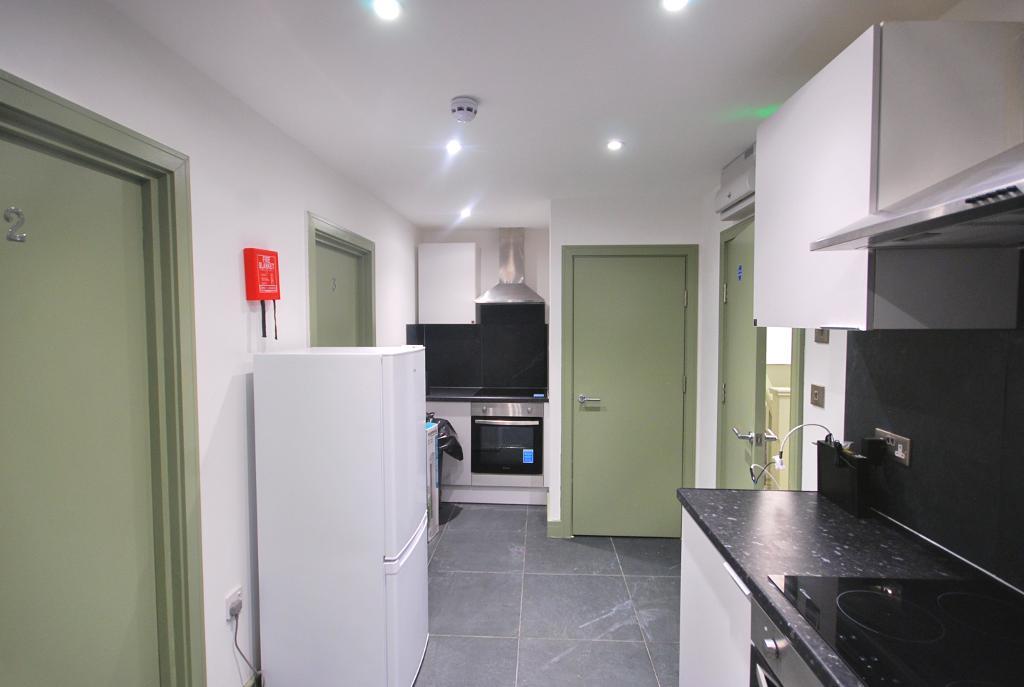 12 Bedroom SEMI DETACHED for Sale in HARROW, HA2 7LT