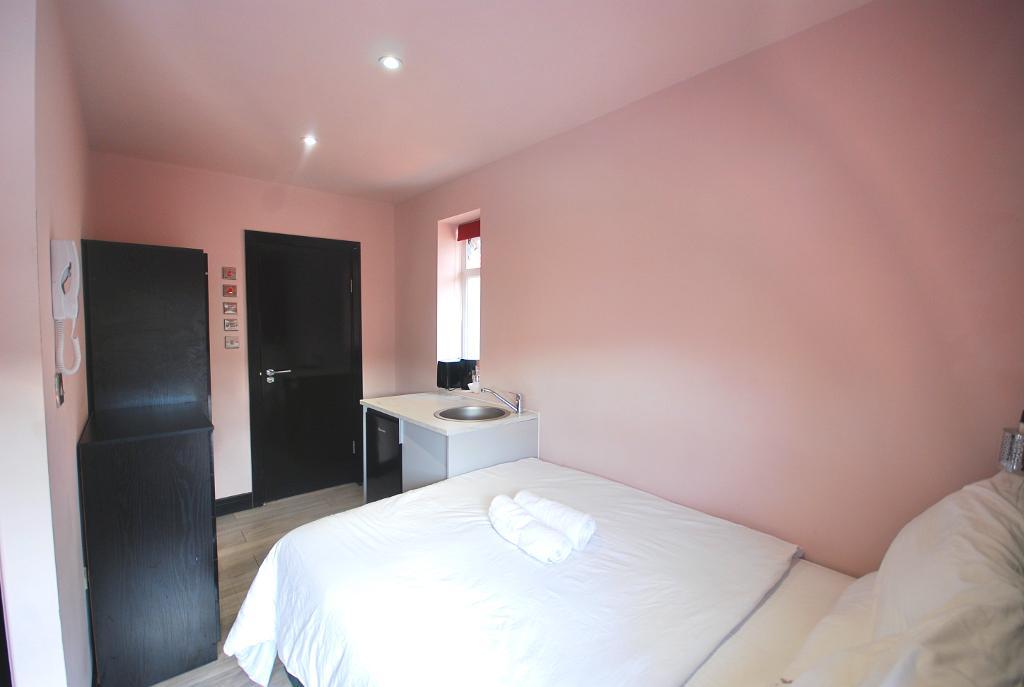 12 Bedroom SEMI DETACHED for Sale in HARROW, HA2 7LT