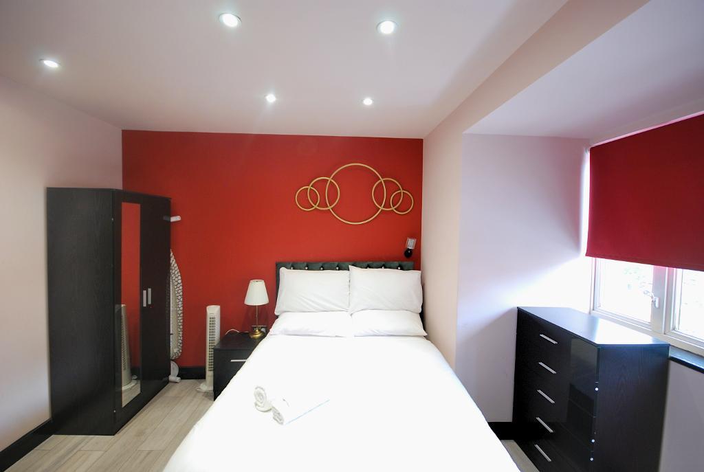 12 Bedroom SEMI DETACHED for Sale in HARROW, HA2 7LT