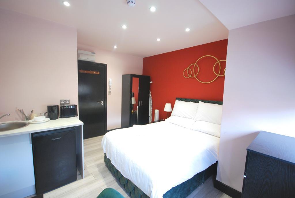 12 Bedroom SEMI DETACHED for Sale in HARROW, HA2 7LT