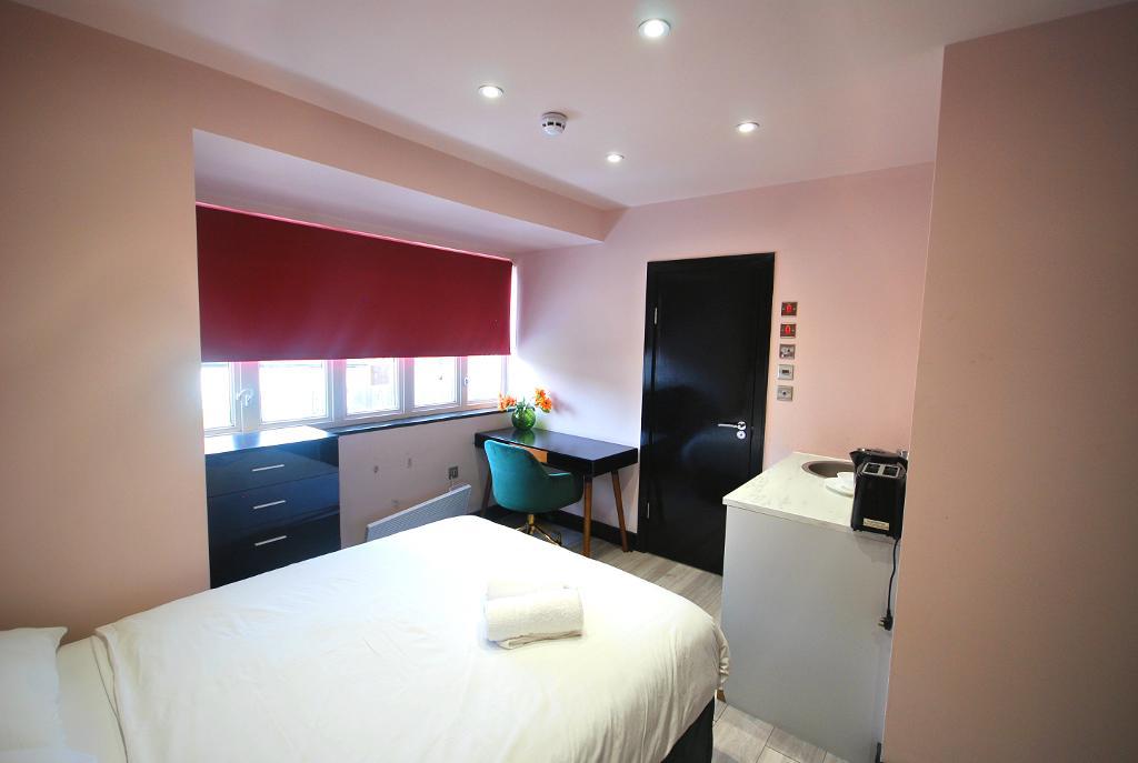 12 Bedroom SEMI DETACHED for Sale in HARROW, HA2 7LT