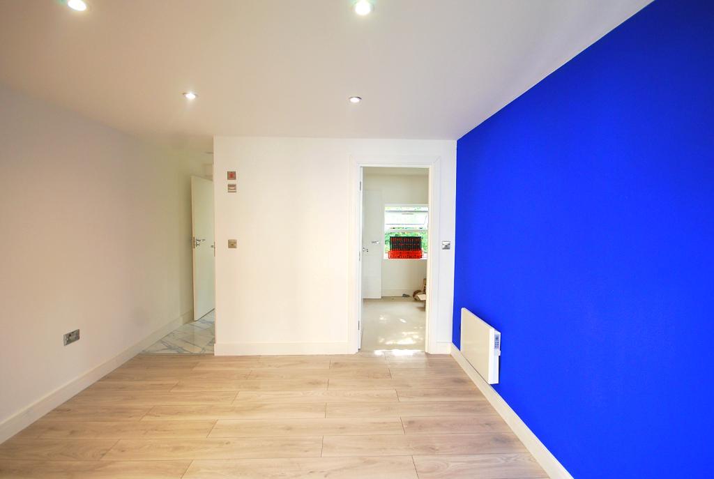 12 Bedroom SEMI DETACHED for Sale in HARROW, HA2 7LT