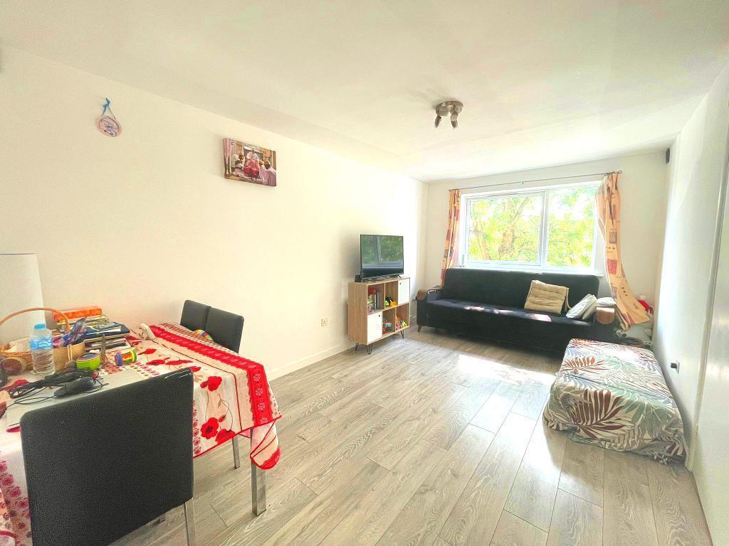 1 Bedroom FLAT to Rent in NORTHOLT, UB5 5UA