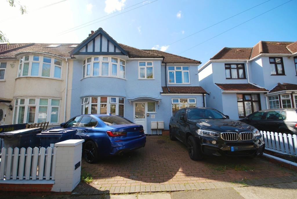 3 Bedroom CONVERTED FLAT to Rent in GREENFORD, UB6 0NQ