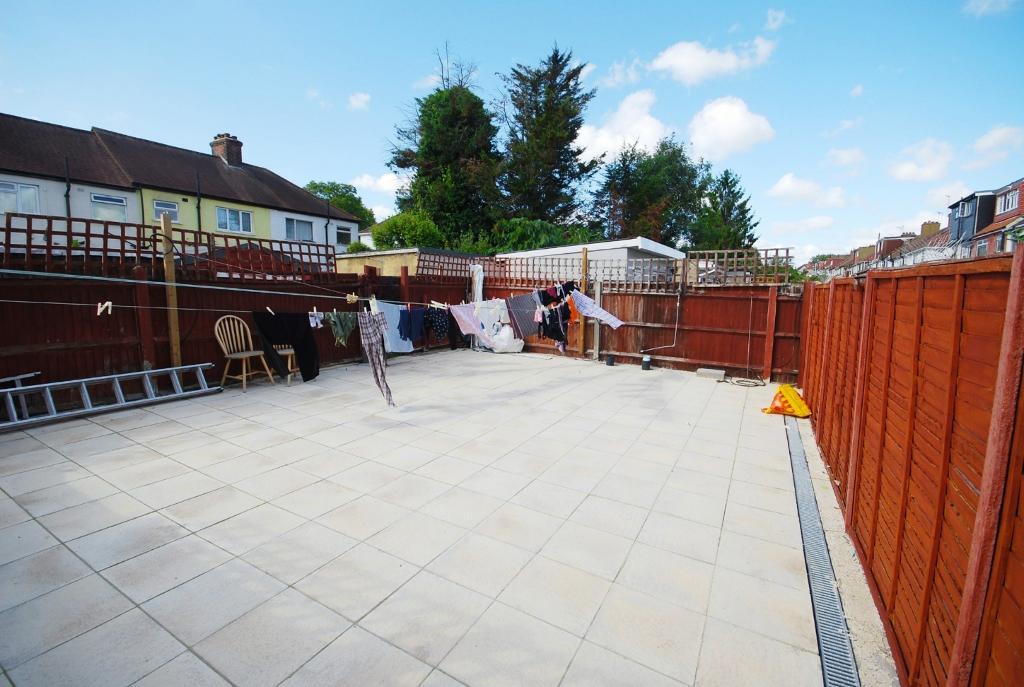 3 Bedroom CONVERTED FLAT to Rent in GREENFORD, UB6 0NQ