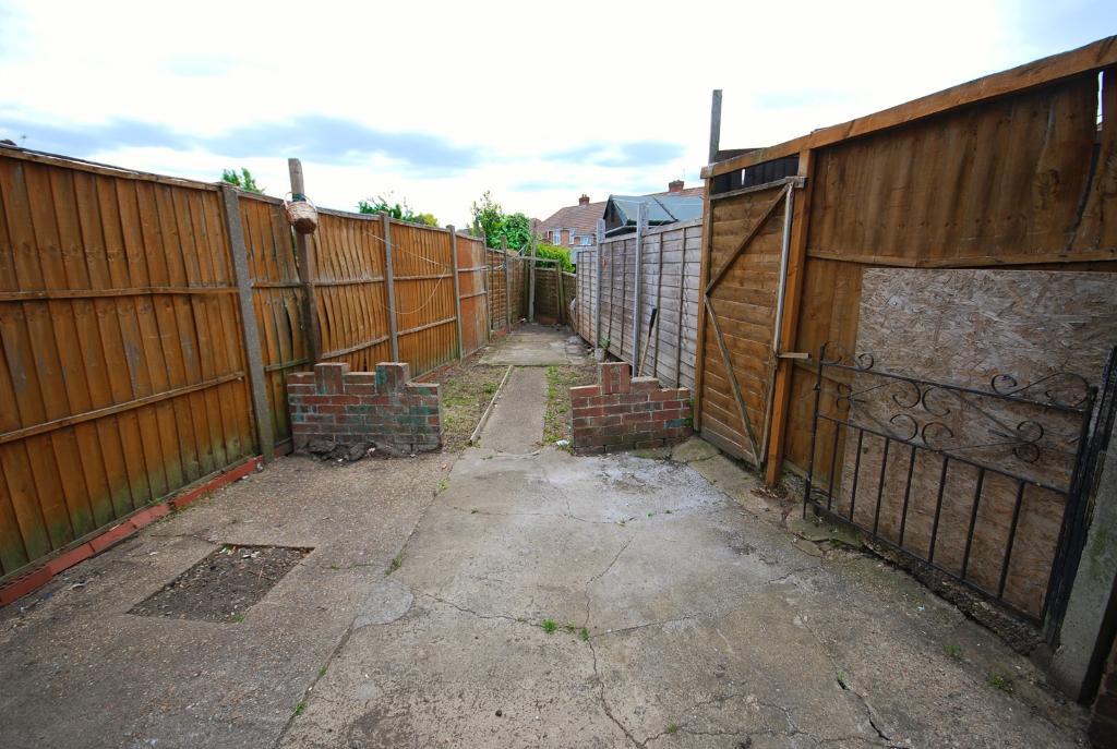 4 Bedroom SEMI DETACHED to Rent in WEMBLEY, HA0 1HZ