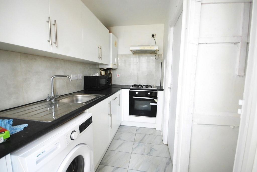 4 Bedroom SEMI DETACHED to Rent in WEMBLEY, HA0 1HZ