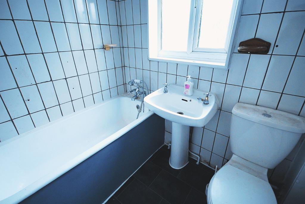 3 Bedroom MID TERRACED to Rent in WEMBLEY, HA0 1SY