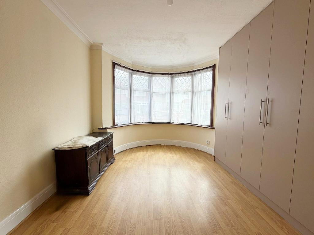 5 Bedroom MID TERRACED to Rent in WEMBLEY, HA0 4RS