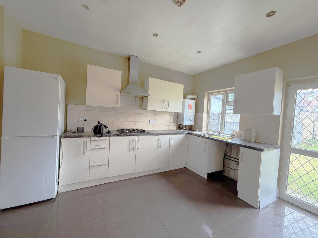 5 Bedroom MID TERRACED to Rent in WEMBLEY, HA0 4RS