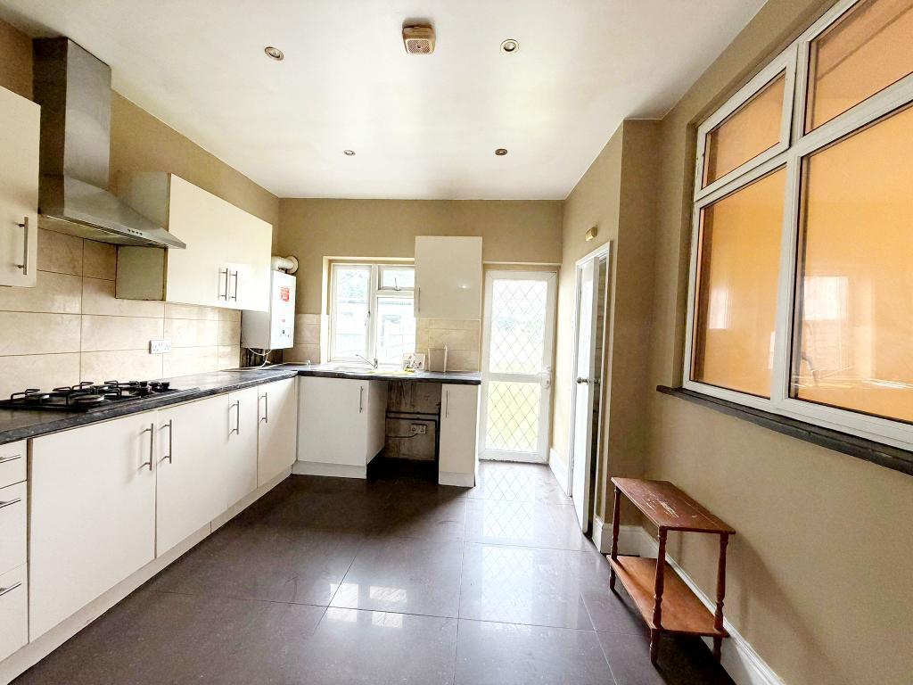 5 Bedroom MID TERRACED to Rent in WEMBLEY, HA0 4RS