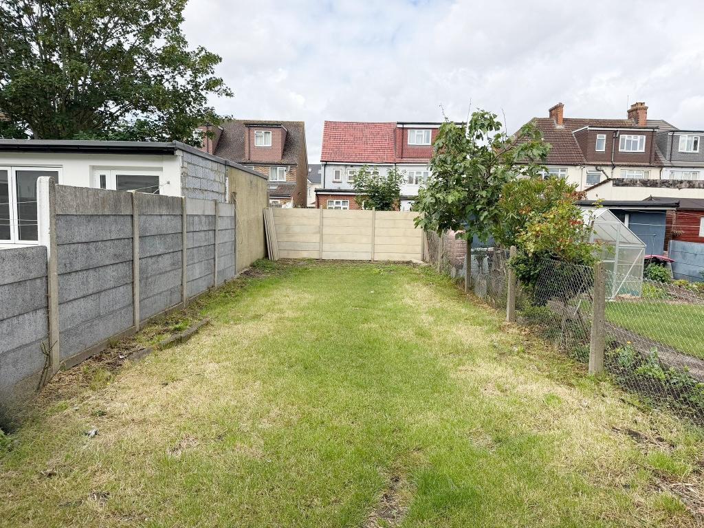 5 Bedroom MID TERRACED to Rent in WEMBLEY, HA0 4RS