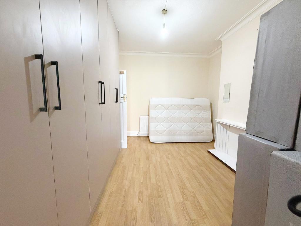 5 Bedroom MID TERRACED to Rent in WEMBLEY, HA0 4RS