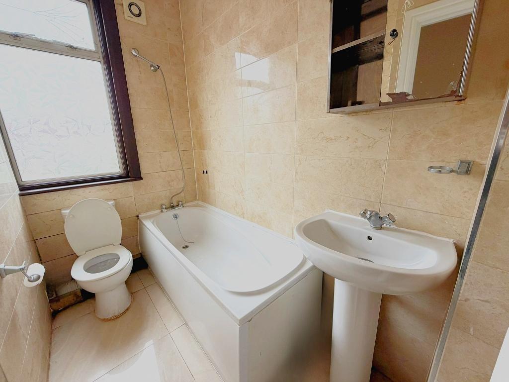 5 Bedroom MID TERRACED to Rent in WEMBLEY, HA0 4RS