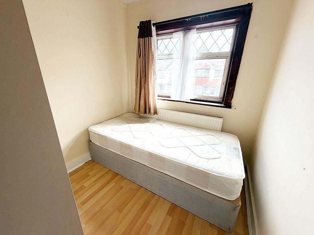 5 Bedroom MID TERRACED to Rent in WEMBLEY, HA0 4RS