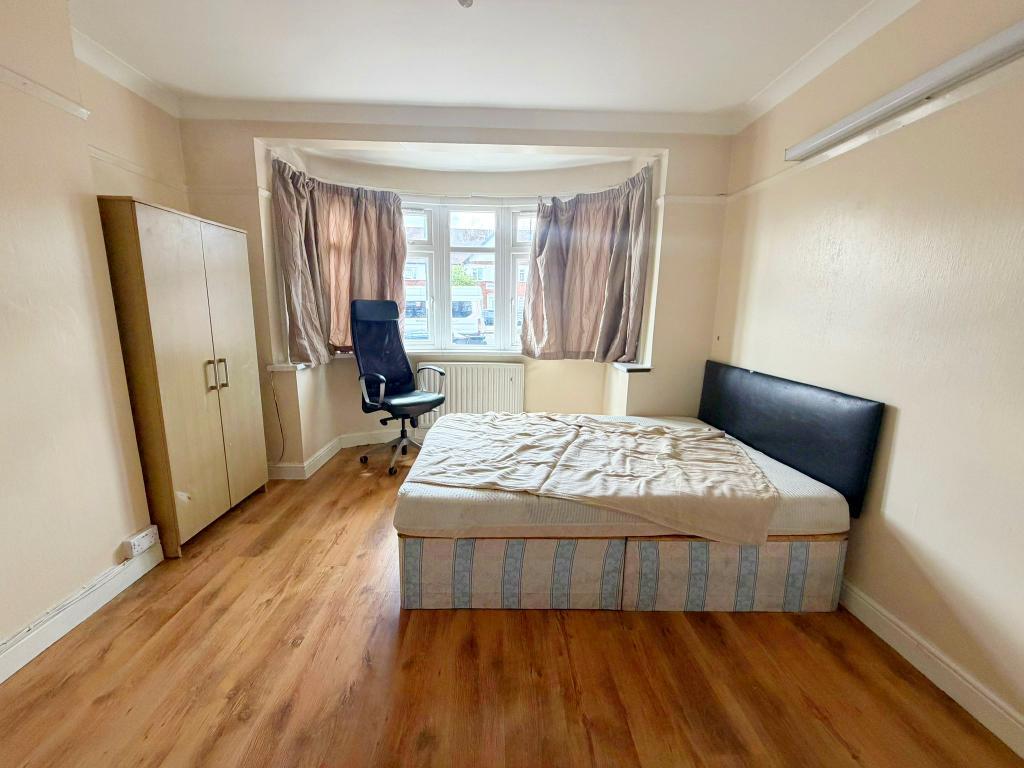 5 Bedroom MID TERRACED to Rent in WEMBLEY, HA0 1EU