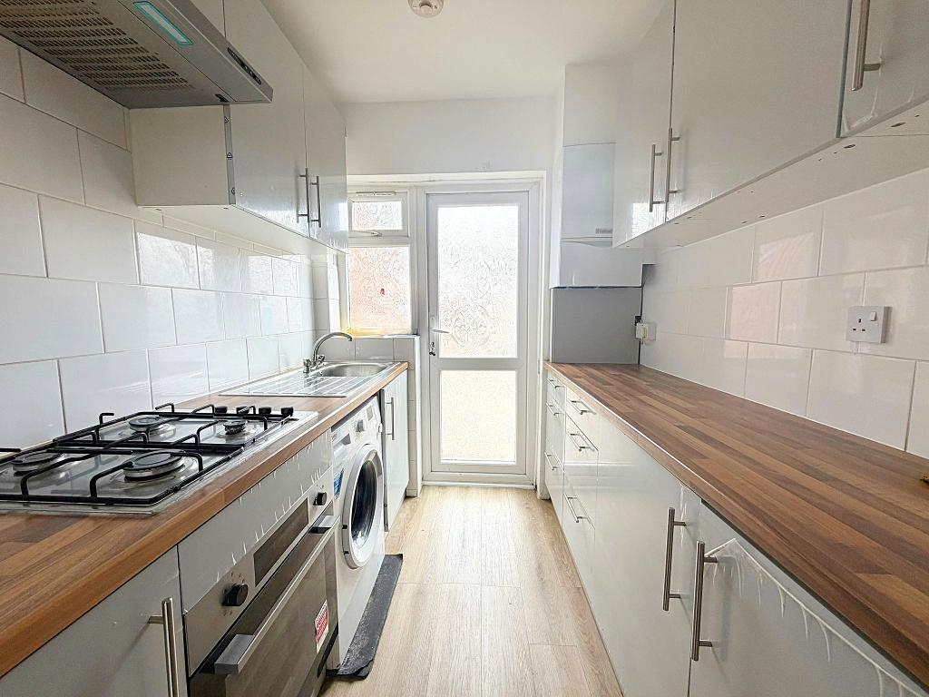 5 Bedroom MID TERRACED to Rent in WEMBLEY, HA0 1EU