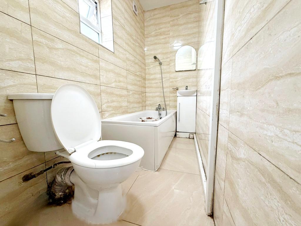 5 Bedroom MID TERRACED to Rent in WEMBLEY, HA0 4RS