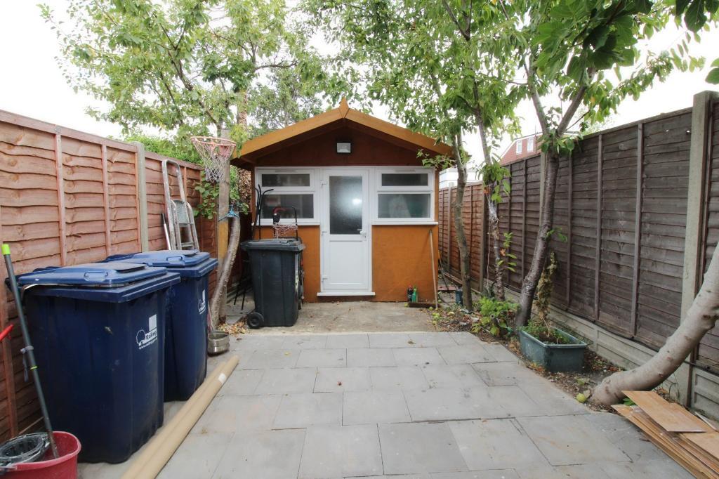 2 Bedroom MAISONETTE to Rent in PERIVALE, UB6 8TA