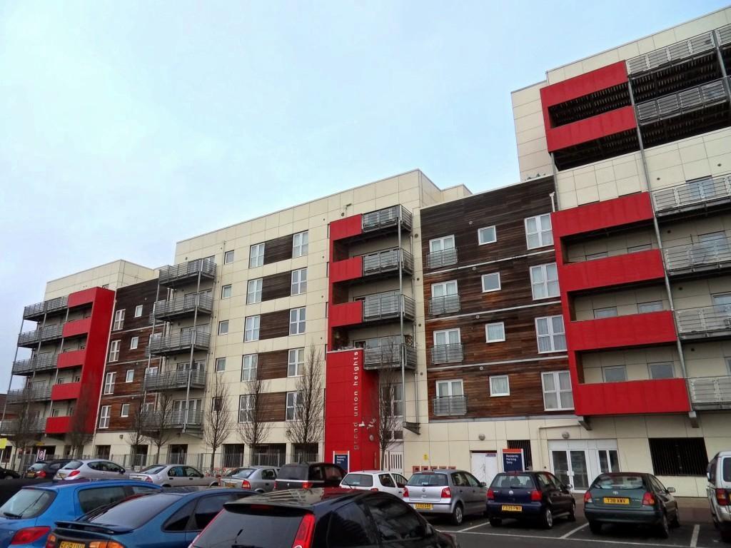 2 Bedroom FLAT for Sale in WEMBLEY, HA0 1LF