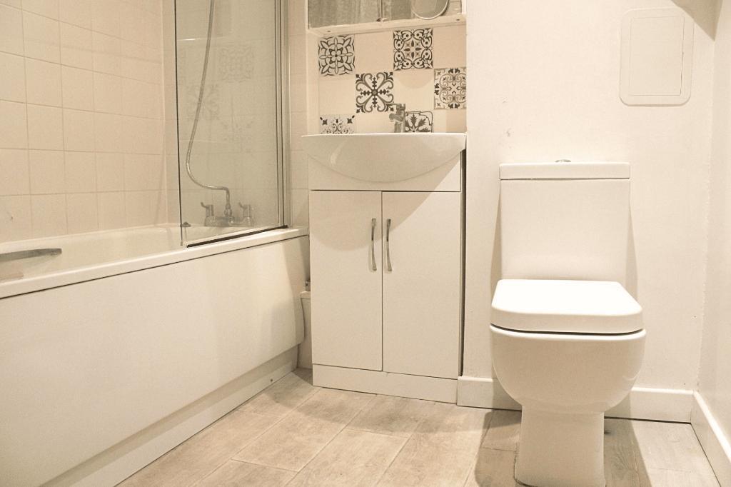 2 Bedroom FLAT for Sale in WEMBLEY, HA0 1LF