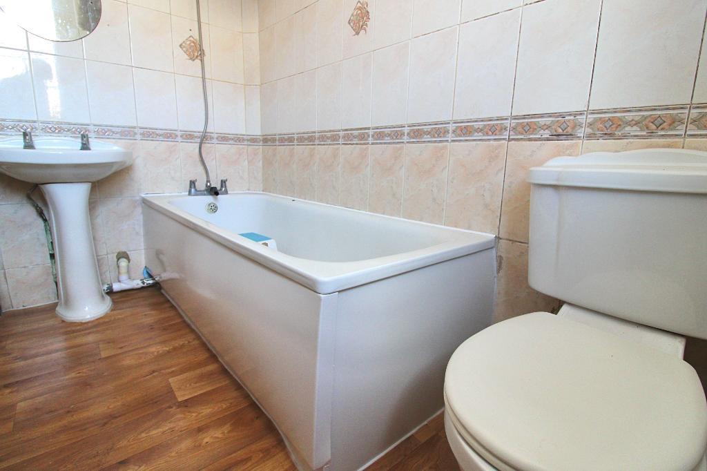 3 Bedroom MID TERRACED to Rent in WEMBLEY, HA0 1LL
