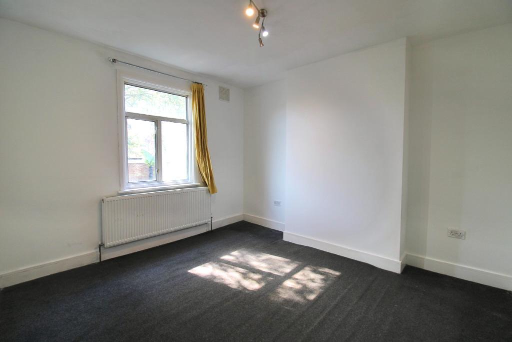 4 Bedroom MID TERRACED to Rent in WEMBLEY, HA0 4JX