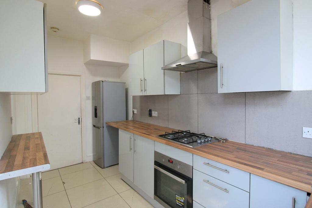 4 Bedroom MID TERRACED to Rent in WEMBLEY, HA0 4JX