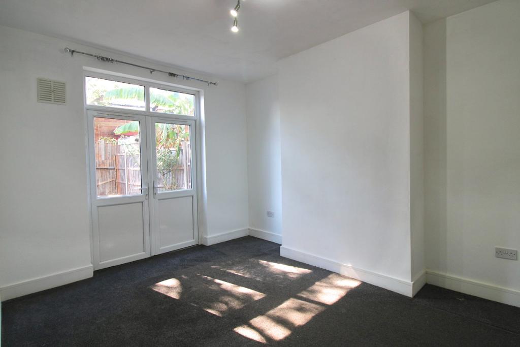 4 Bedroom MID TERRACED to Rent in WEMBLEY, HA0 4JX
