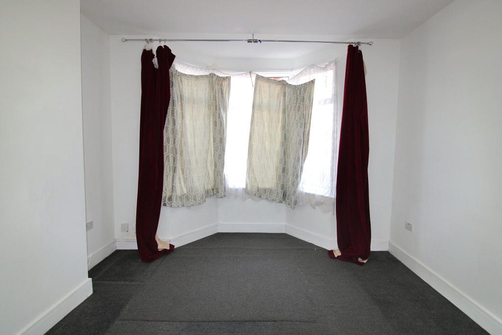 4 Bedroom MID TERRACED to Rent in WEMBLEY, HA0 4JX