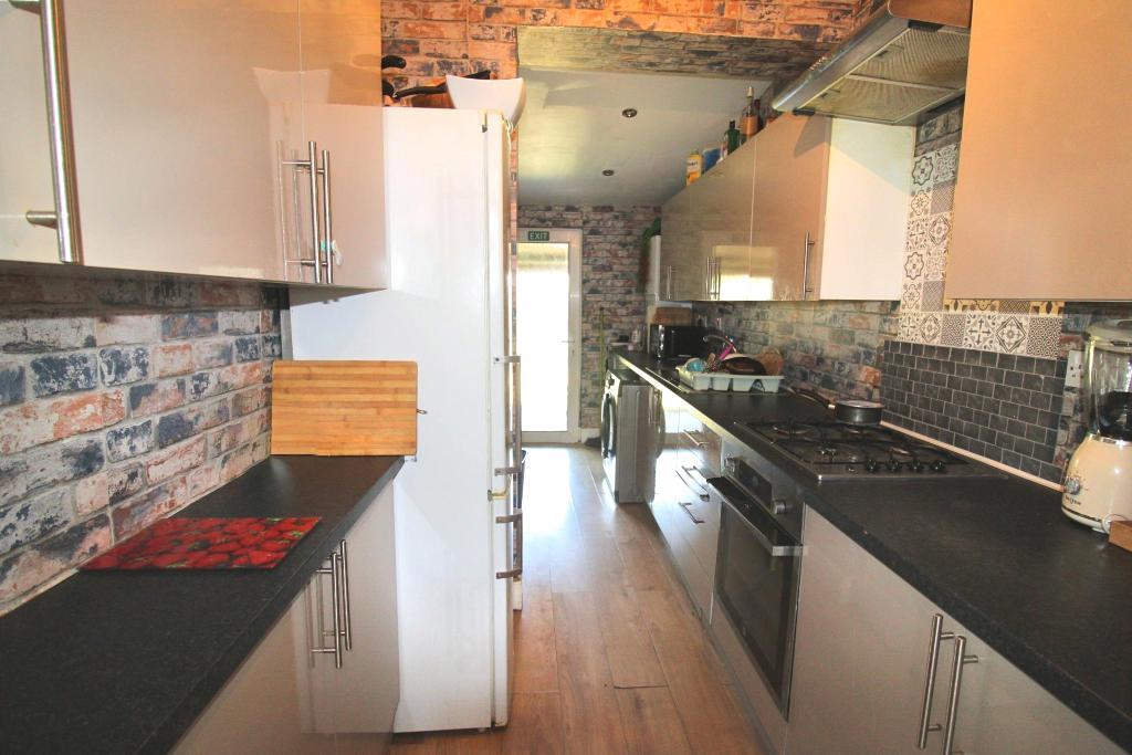 4 Bedroom HOUSE to Rent in WEMBLEY, HA0 4ET