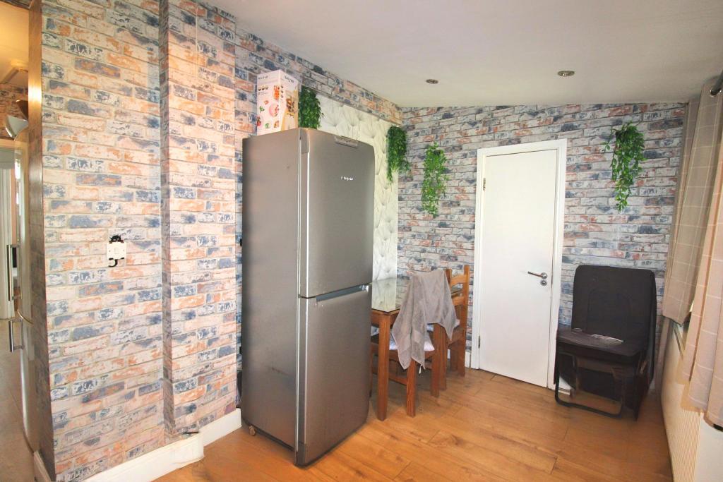 4 Bedroom HOUSE to Rent in WEMBLEY, HA0 4ET