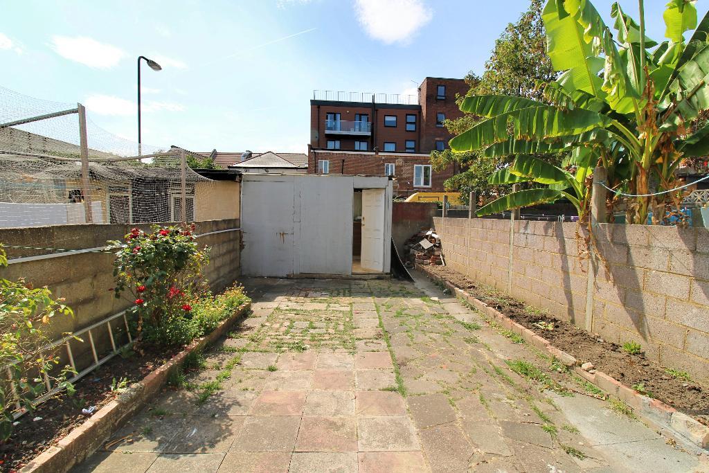 4 Bedroom END TERRACED to Rent in WEMBLEY, HA0 4JX